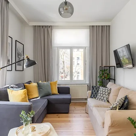 London - Cozy By Lion