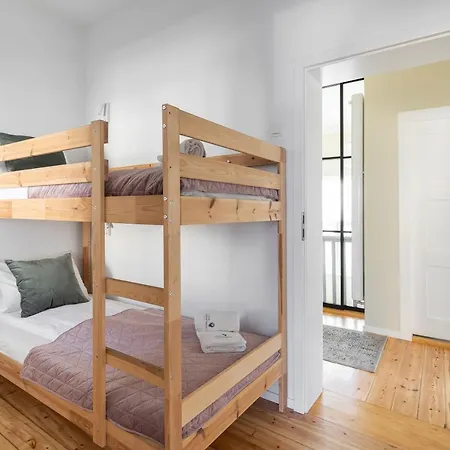 London - Cozy By Lion